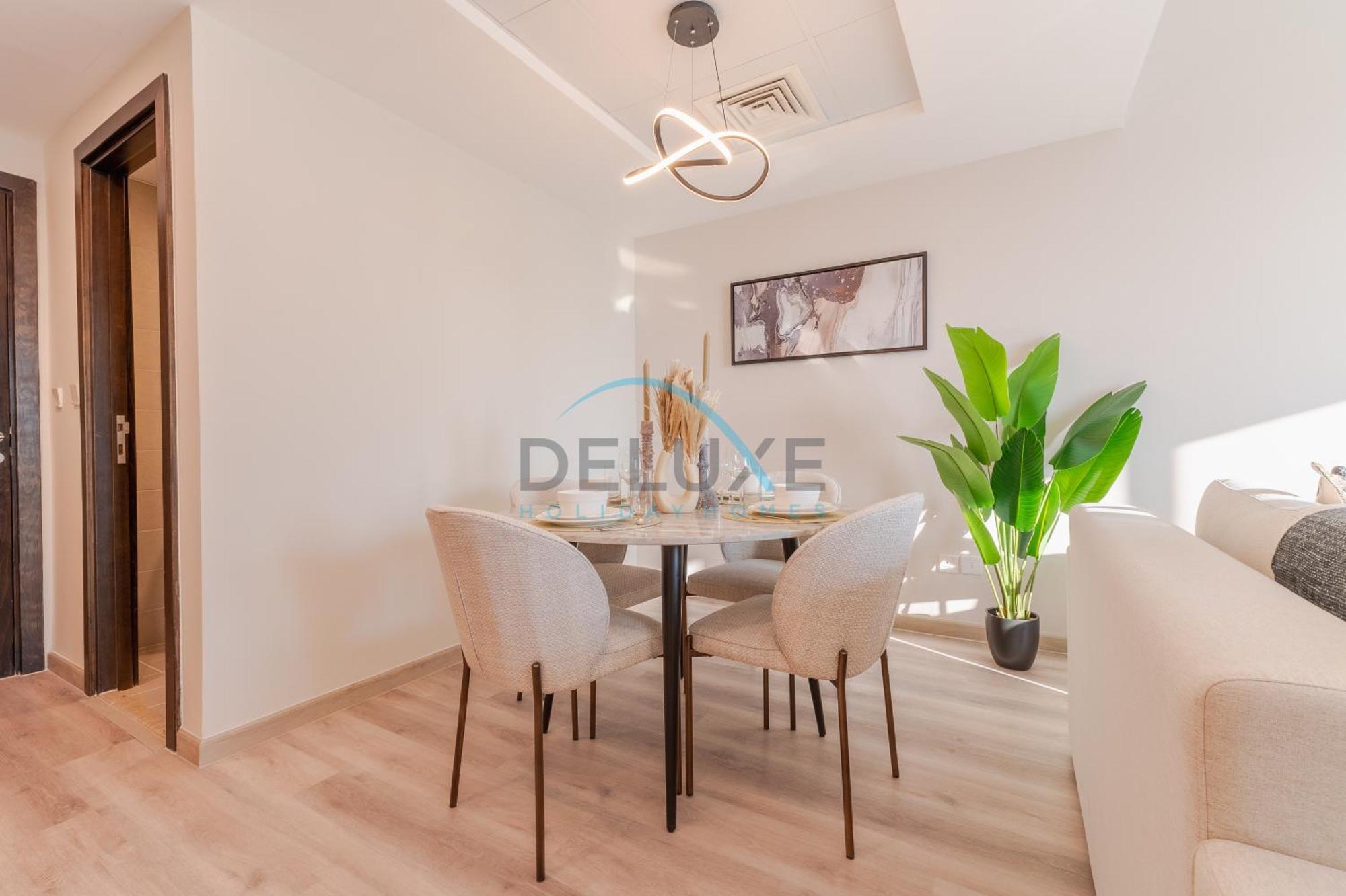 Contemporary 2br With Own Outdoor Jacuzzi In The Point, Marina By Deluxe Homes Apartment *