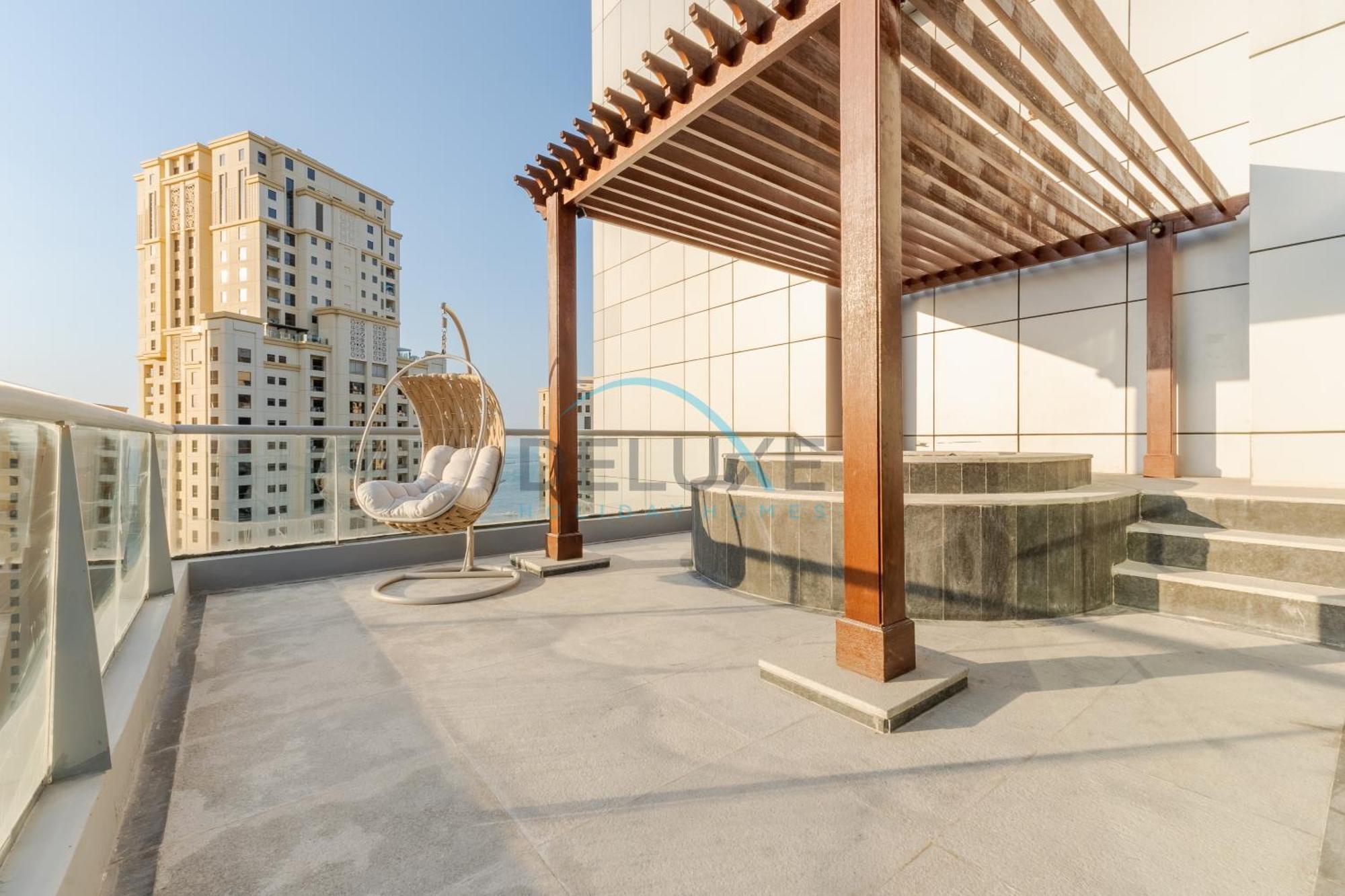 Contemporary 2br With Own Outdoor Jacuzzi In The Point, Marina By Deluxe Homes Apartment