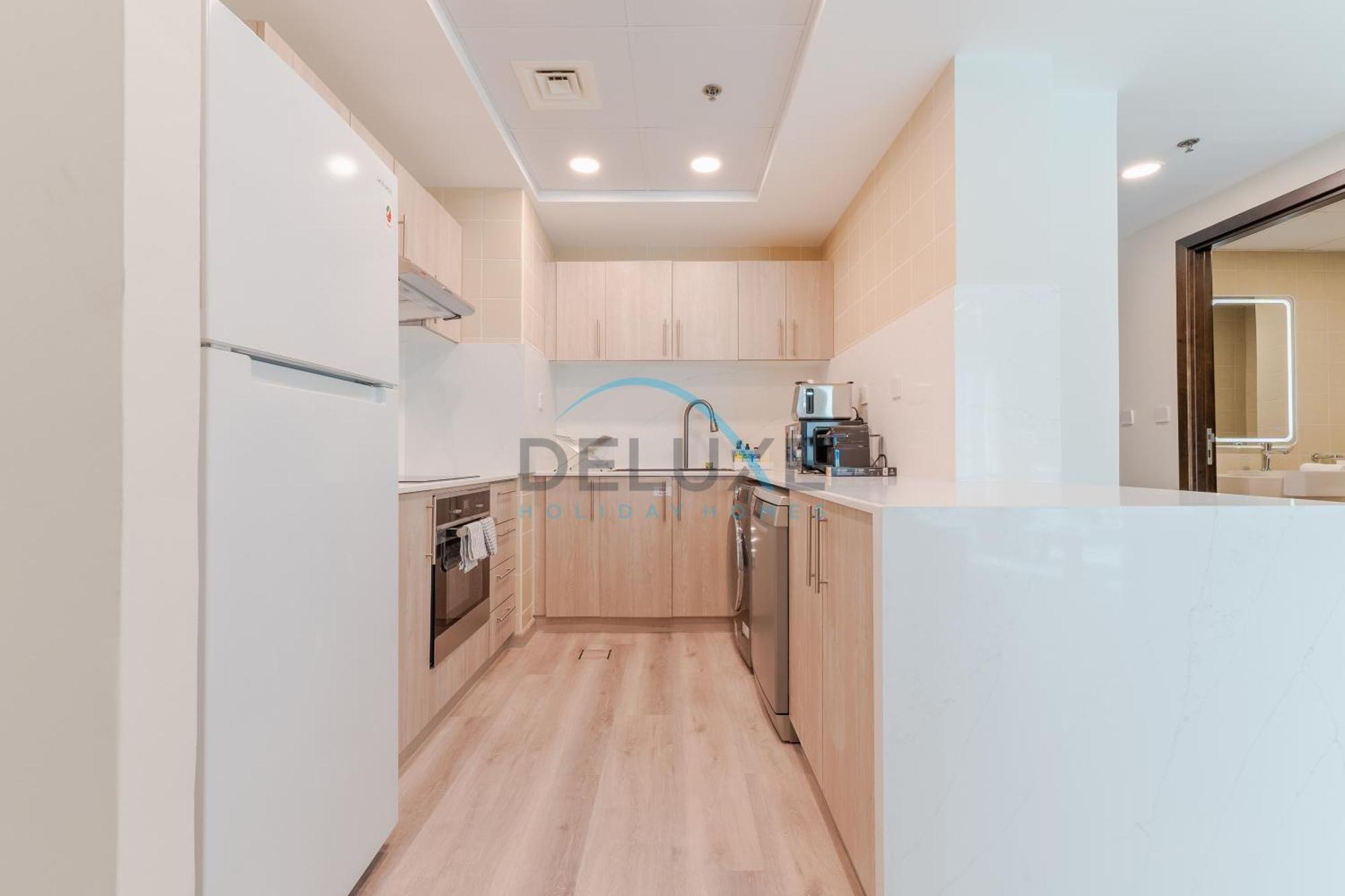 Contemporary 2br With Own Outdoor Jacuzzi In The Point, Marina By Deluxe Homes *
