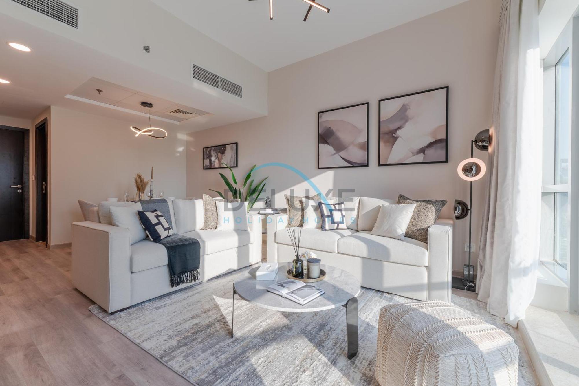 Contemporary 2br With Own Outdoor Jacuzzi In The Point, Marina By Deluxe Homes Apartment