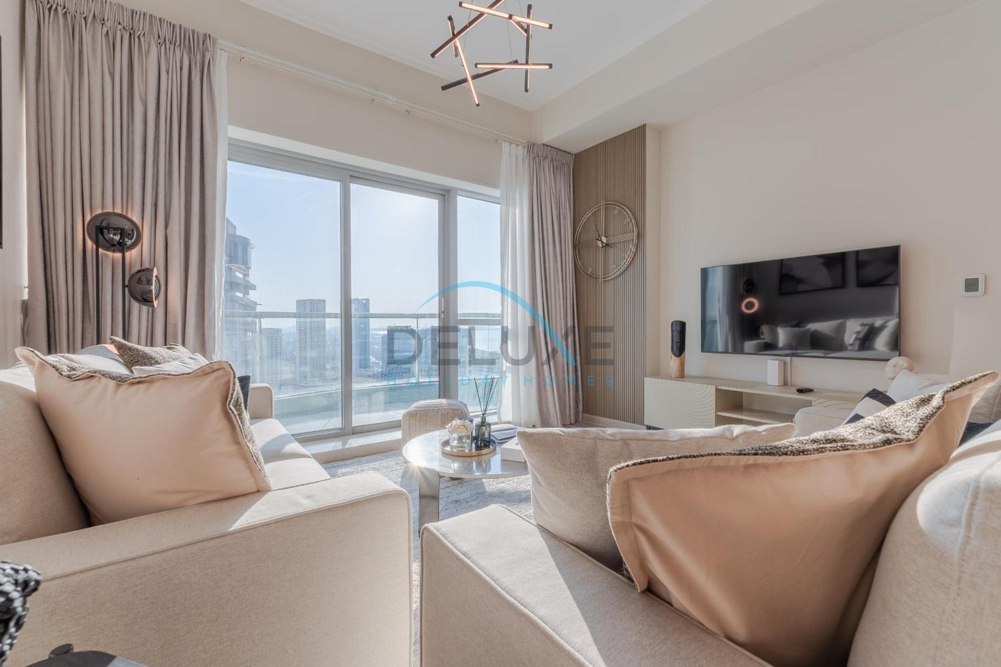 Contemporary 2br With Own Outdoor Jacuzzi In The Point, Marina By Deluxe Homes Apartment