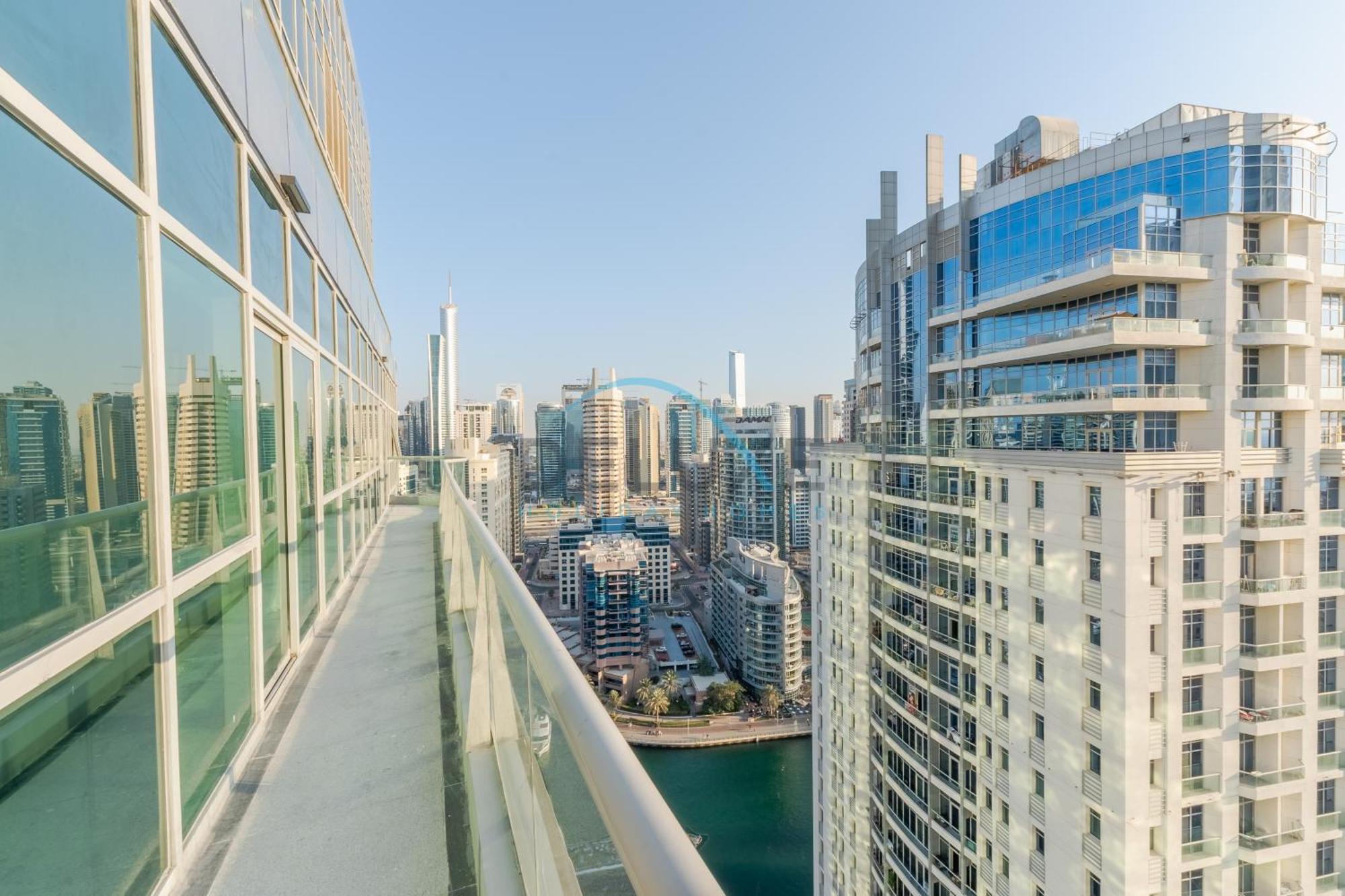 Contemporary 2br With Own Outdoor Jacuzzi In The Point, Marina By Deluxe Homes Apartment