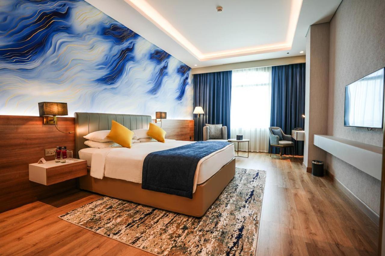 Moevenpick Grand Al Bustan 5*