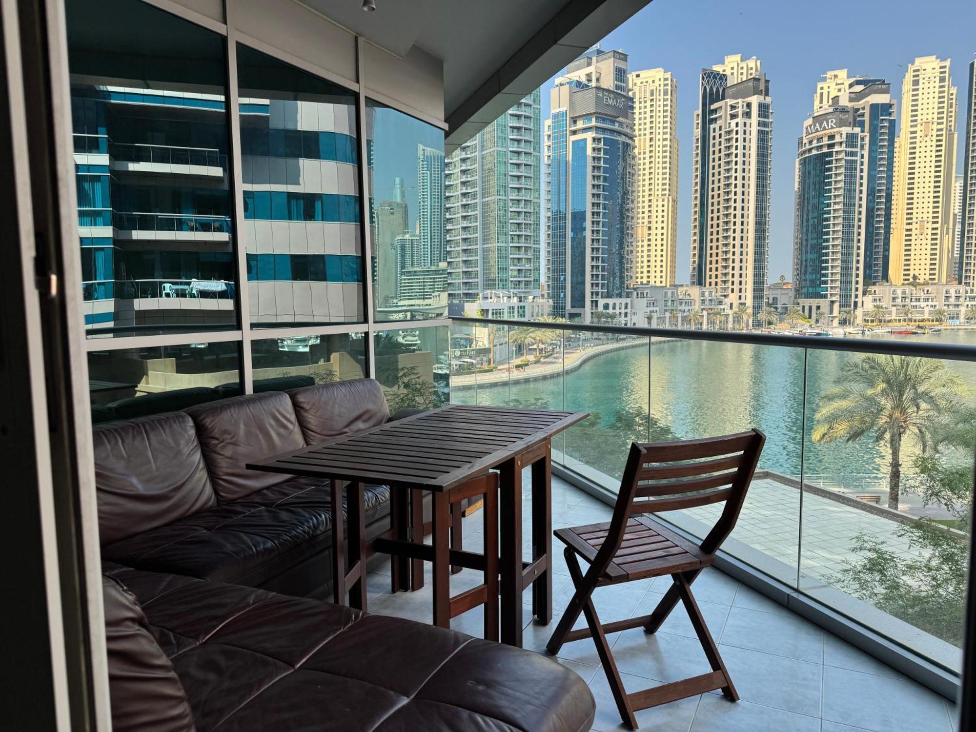 Stylish Marina View Apartment