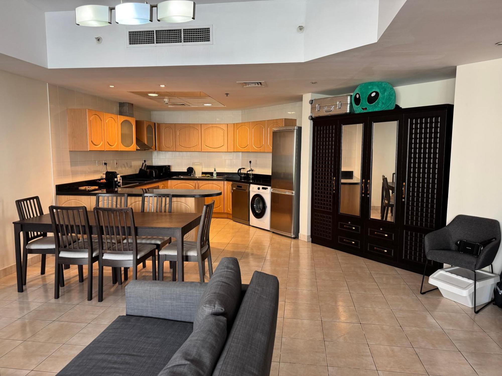 Stylish Marina View Apartment *