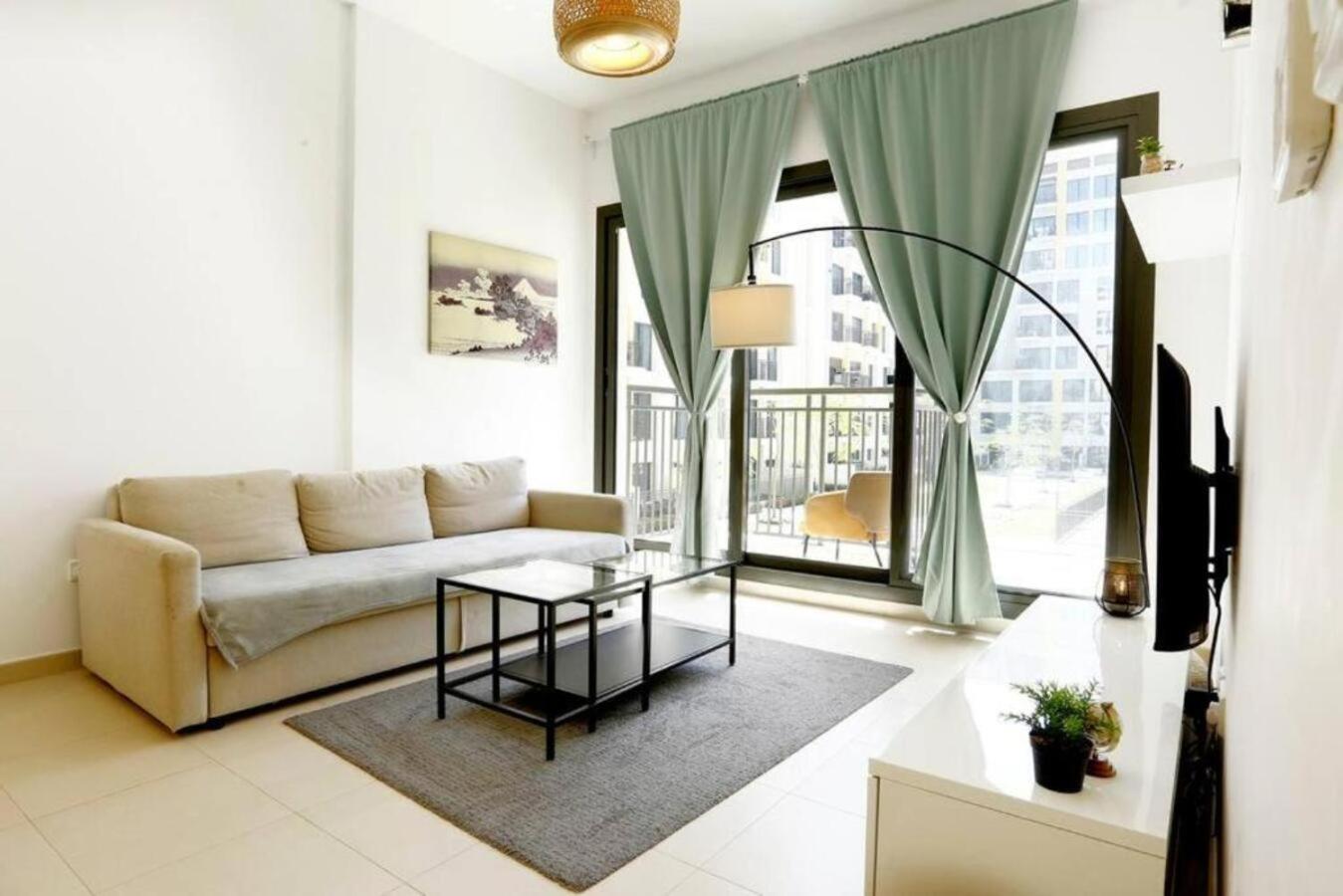 Brown Stone - Miracle Garden Apartment Dubai
