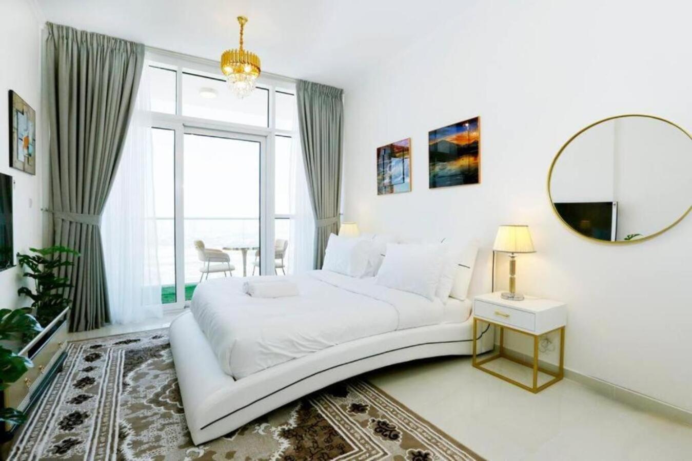 Brown Stone - Carson View Apartment Dubai