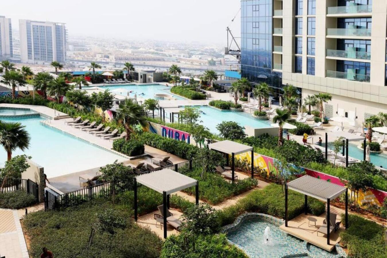 Brown Stone - Pool & Skyline View Aykon