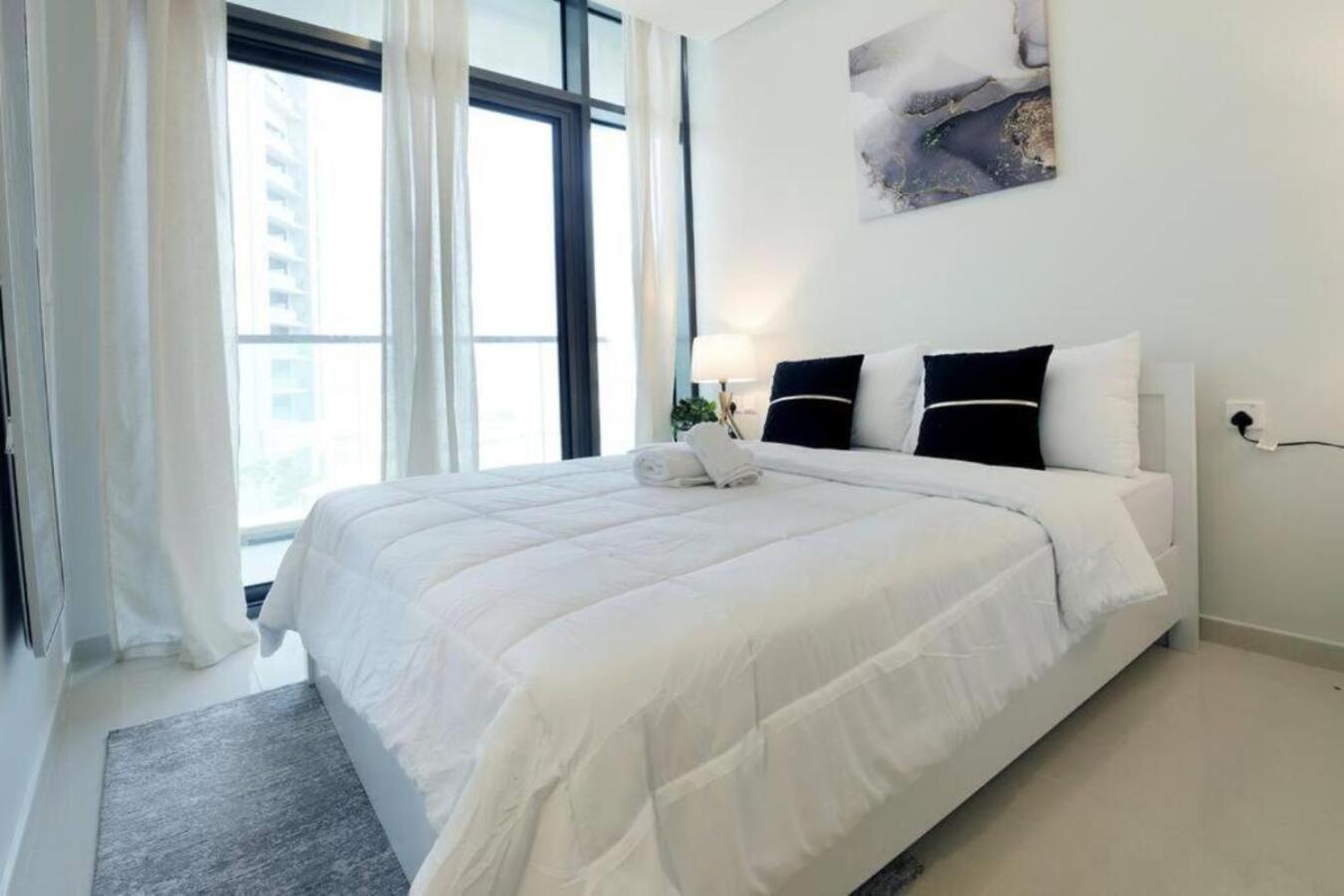 Apartment Brown Stone - Pool & Skyline View Aykon Dubai