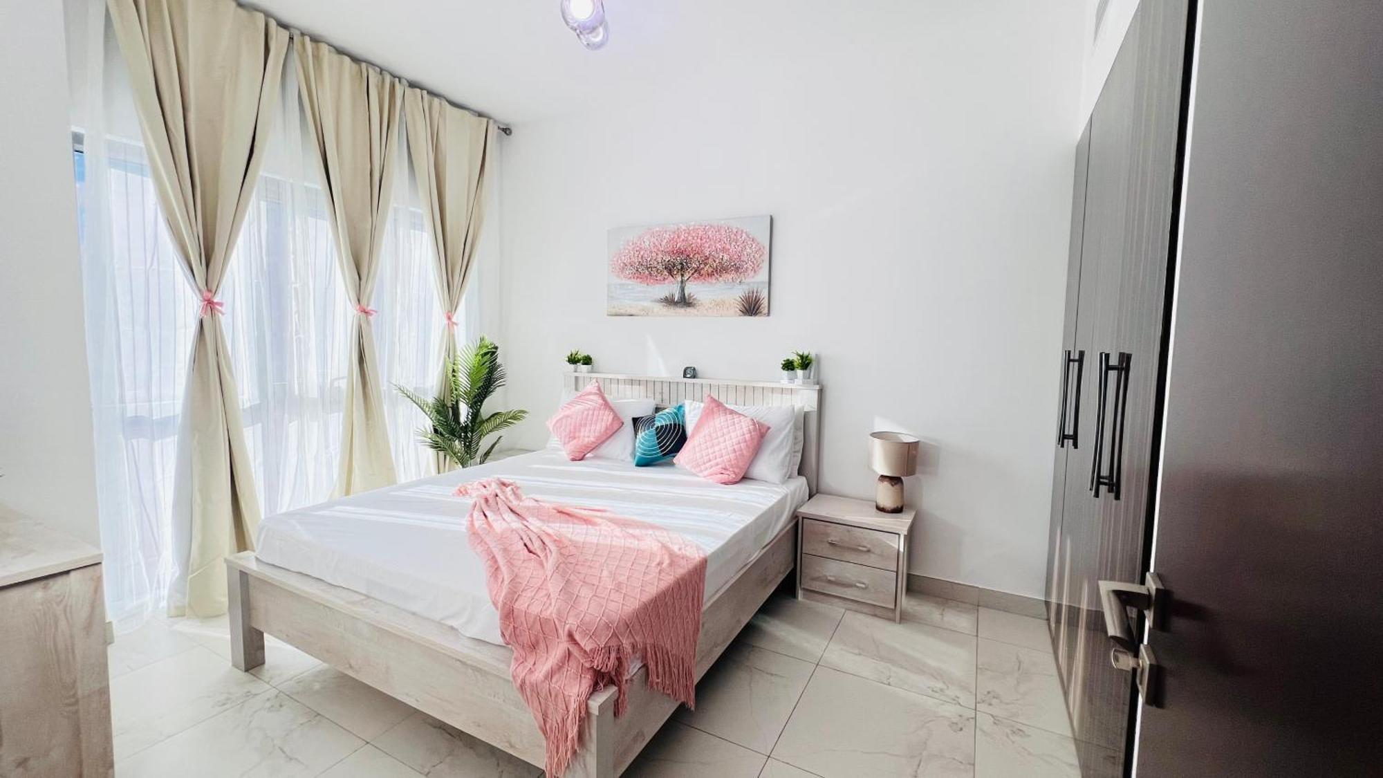 Spacious One Bedroom , Balcony, Pool & Garden View By Trueurbanbb *