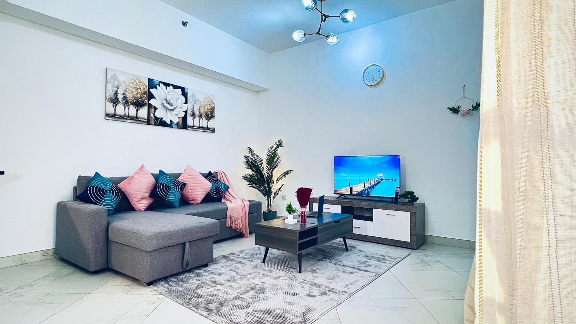 Spacious One Bedroom , Balcony, Pool & Garden View By Trueurbanbb Apartment Dubai