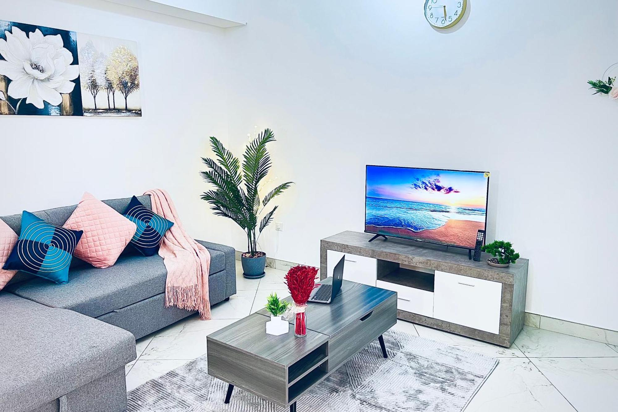 Apartment Spacious One Bedroom , Balcony, Pool & Garden View By Trueurbanbb Dubai