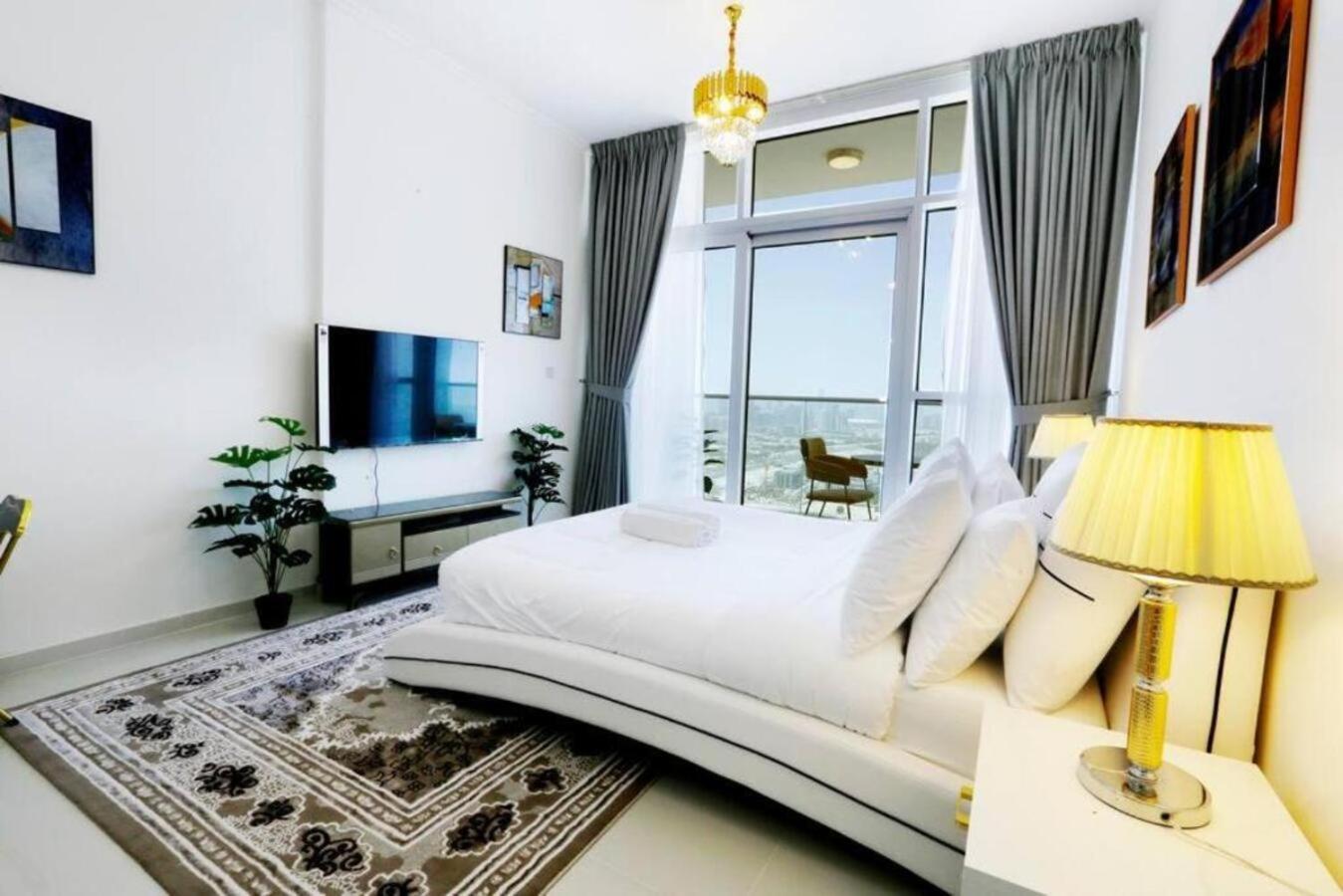 Brown Stone - Carson View Apartment Dubai