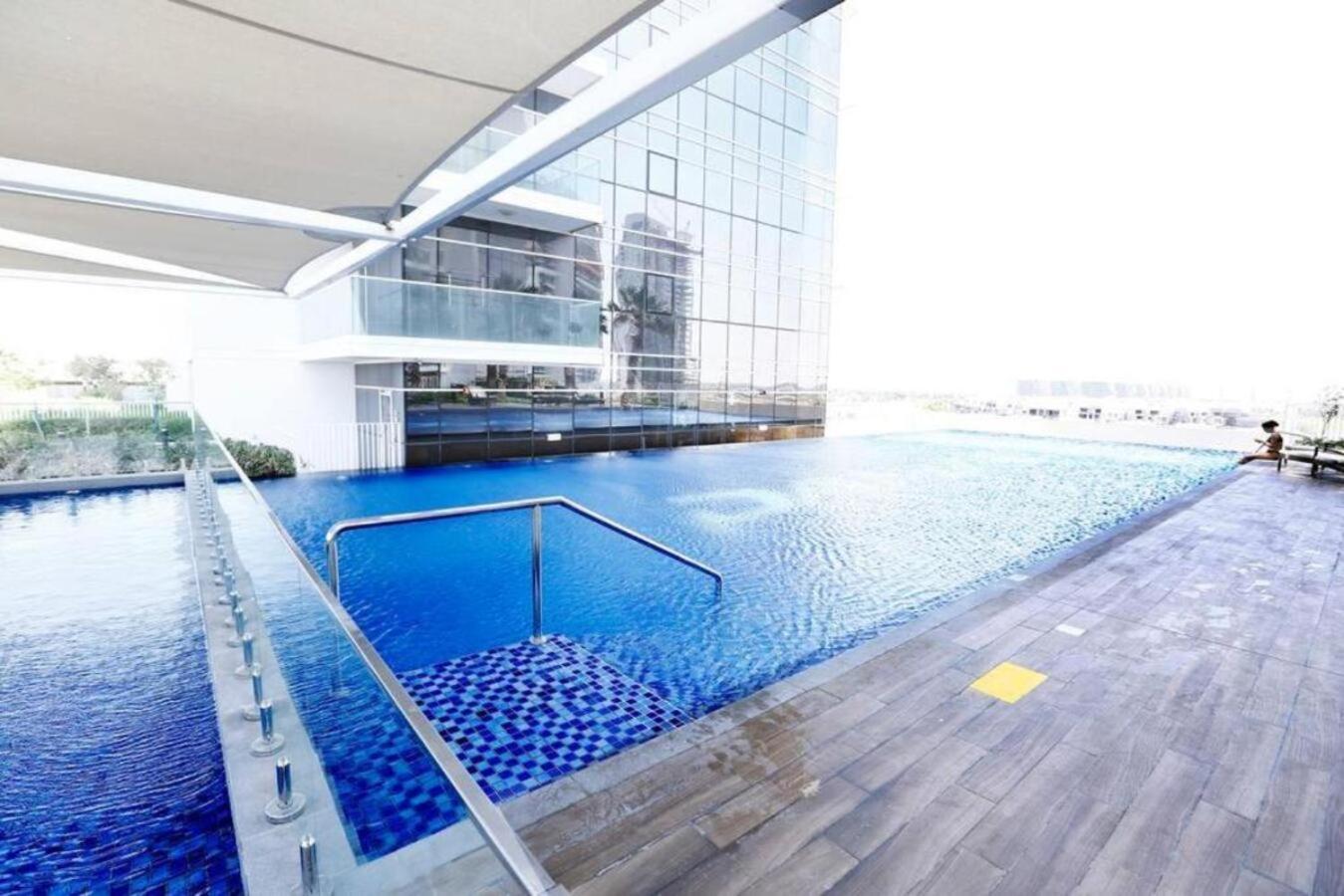 Brown Stone - Carson View Apartment Dubai