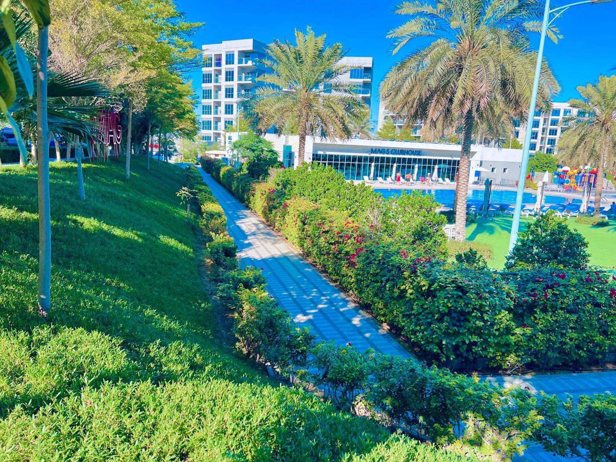 Spacious One Bedroom , Balcony, Pool & Garden View By Trueurbanbb Dubai