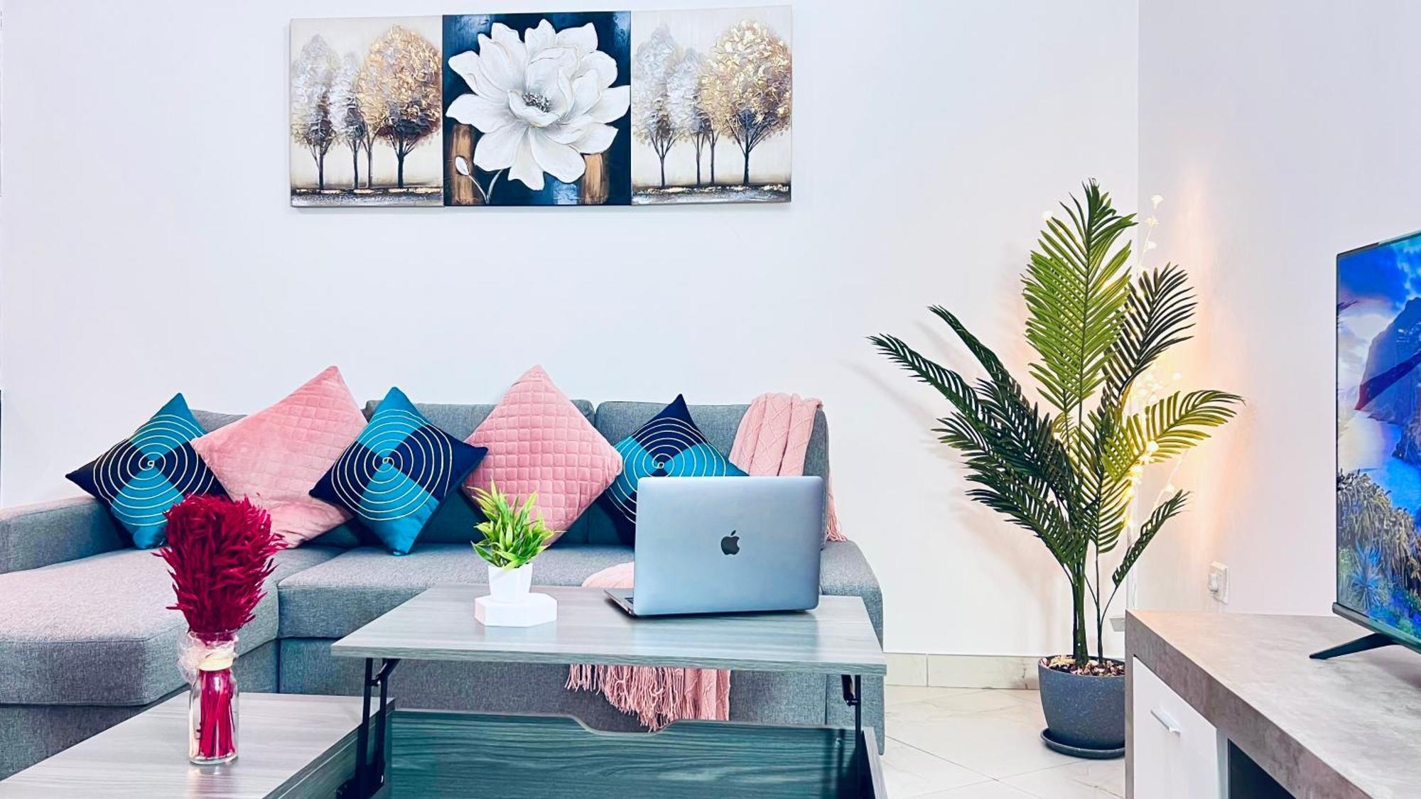 Spacious One Bedroom , Balcony, Pool & Garden View By Trueurbanbb * Dubai