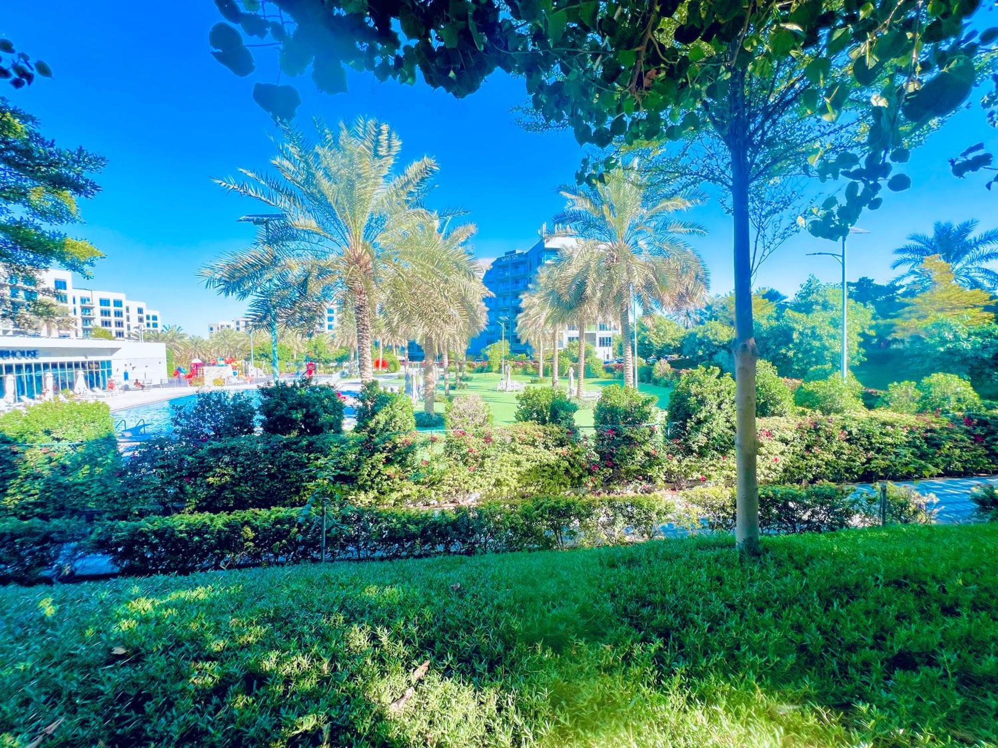 Apartment Spacious One Bedroom , Balcony, Pool & Garden View By Trueurbanbb