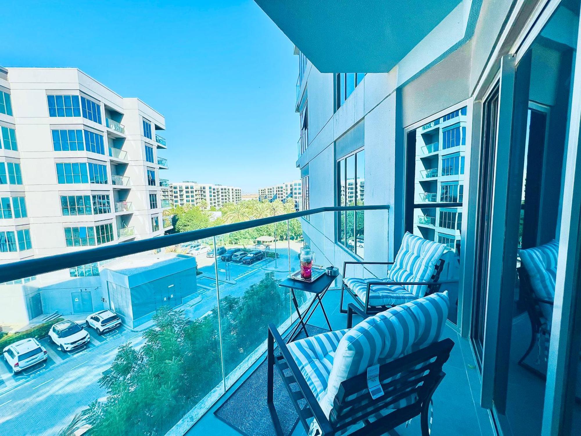 Spacious One Bedroom , Balcony, Pool & Garden View By Trueurbanbb Apartment Dubai