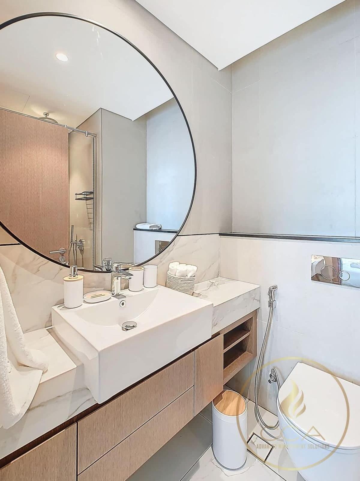 Urban Elegance In Exclusive Apartment