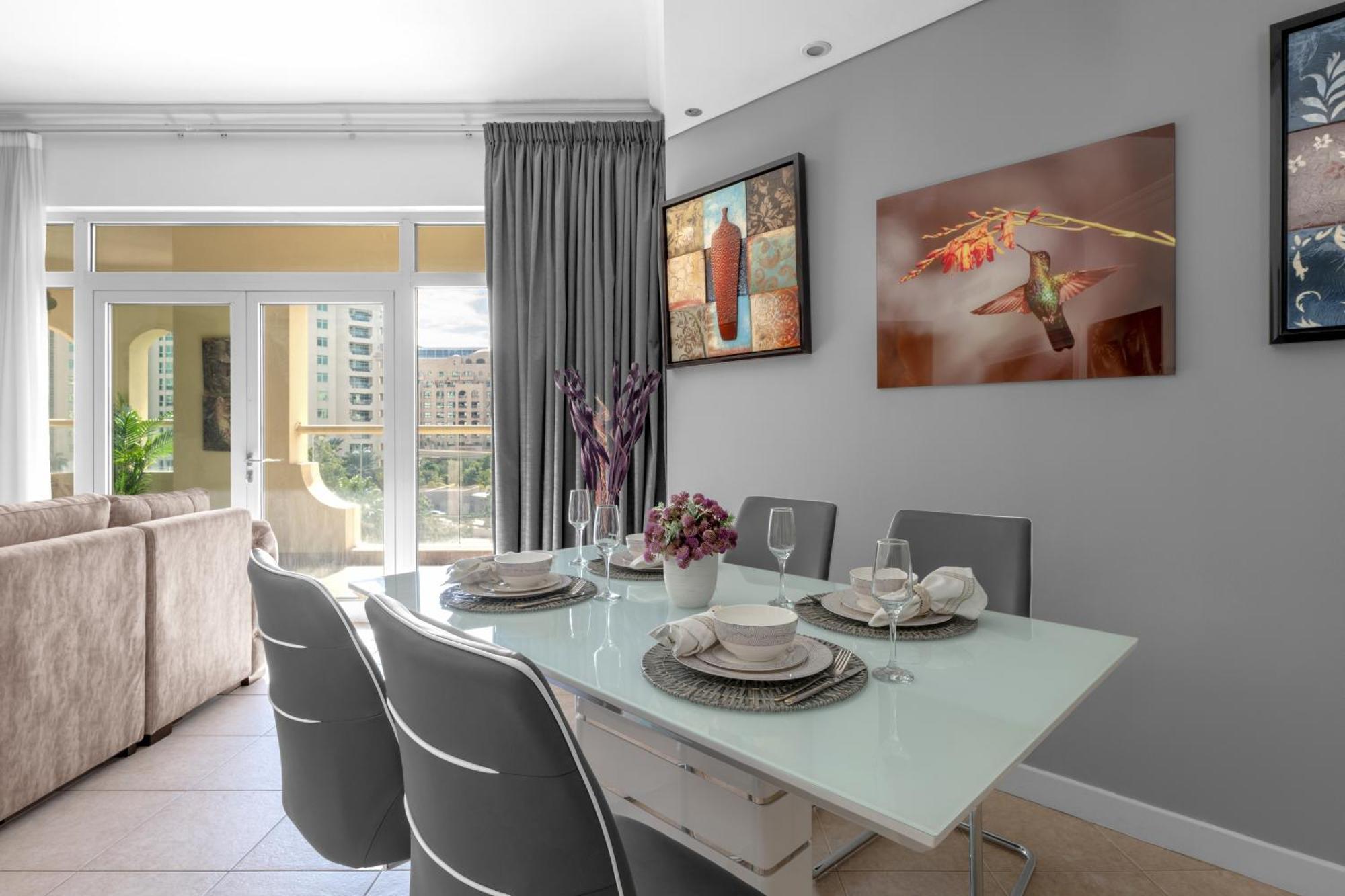 Spacious 2br With Pool & Private Access Apartment Dubai