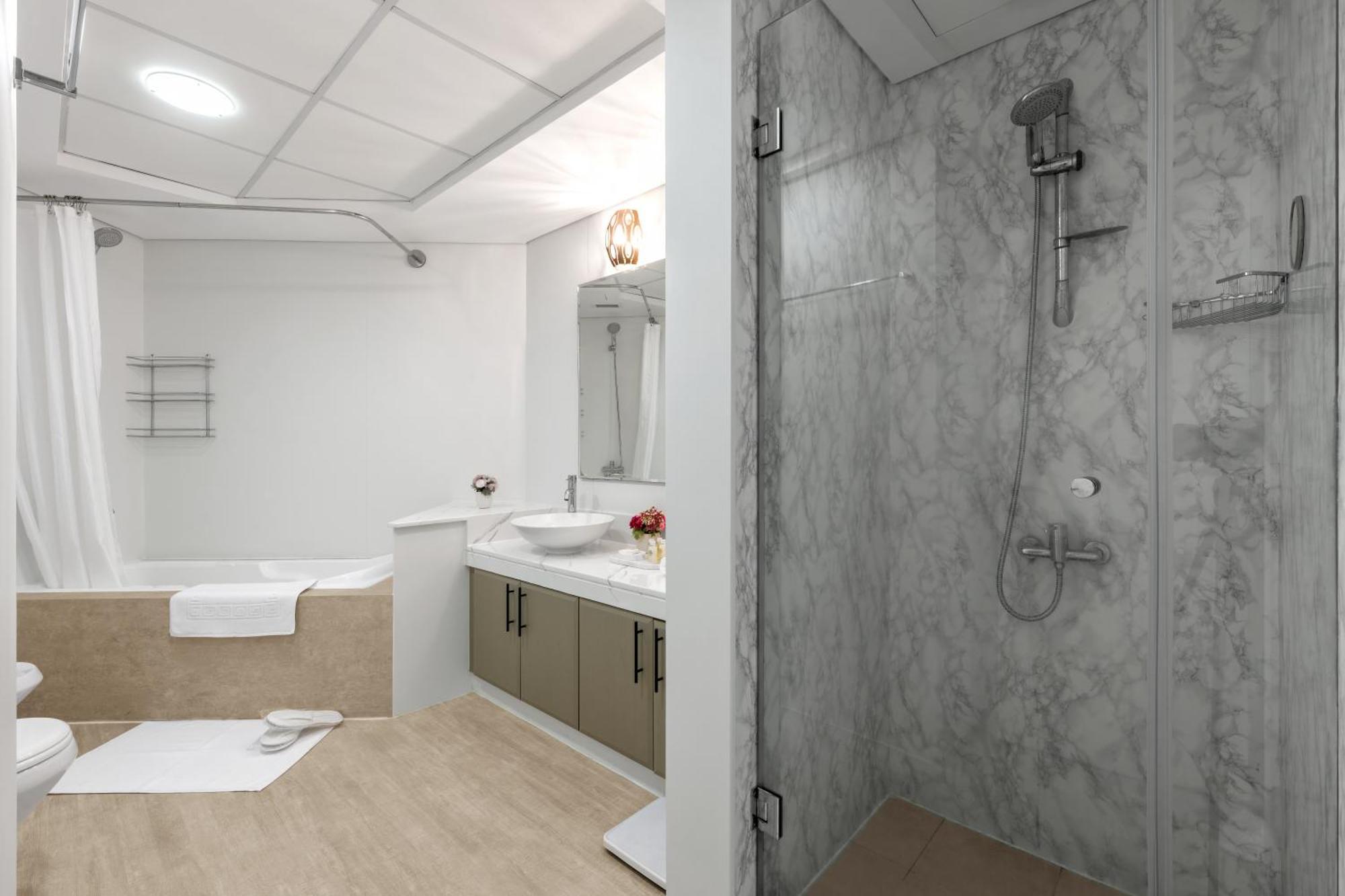 Spacious 2br With Pool & Private Access Dubai