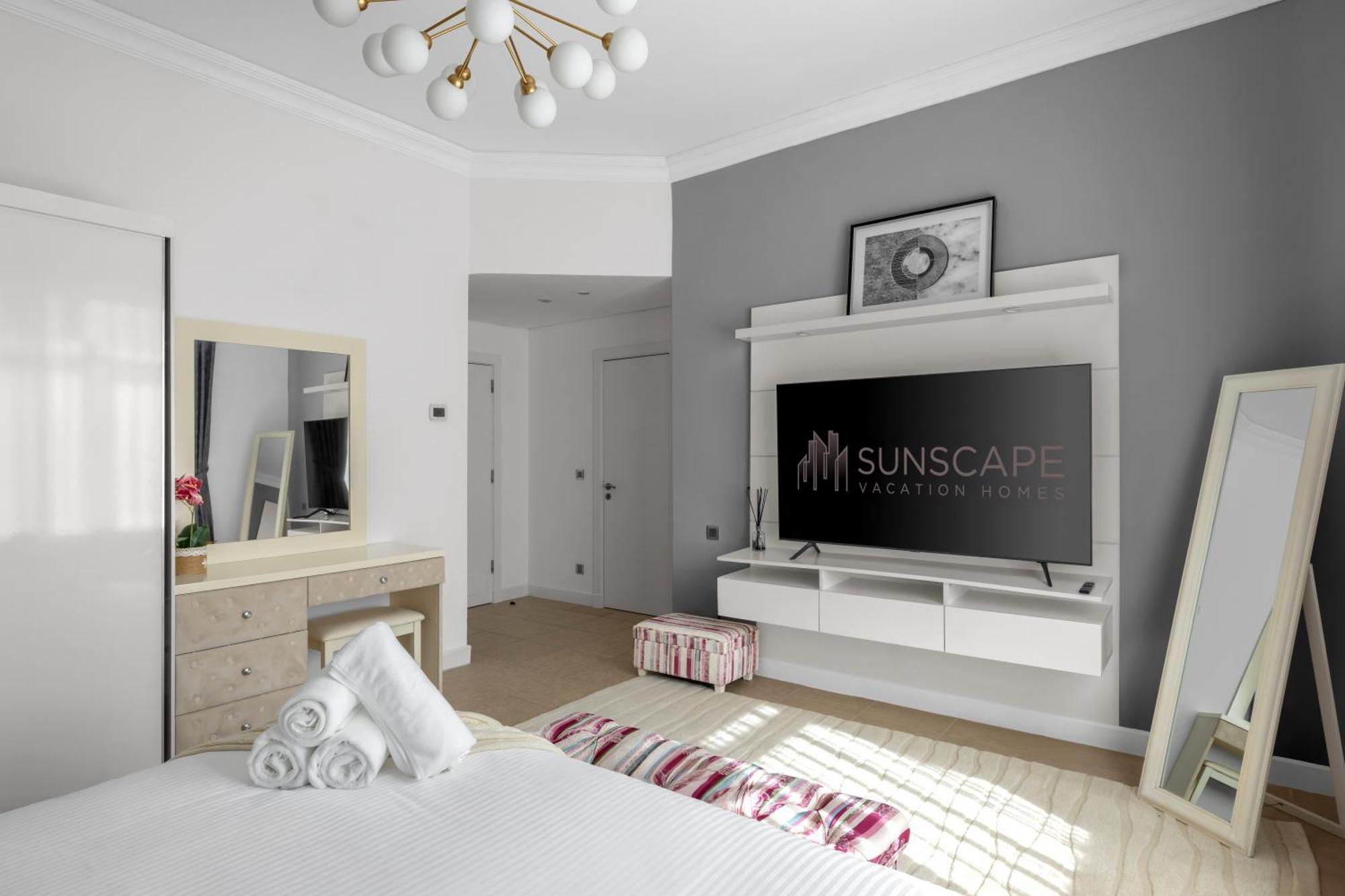 Spacious 2br With Pool & Private Access *