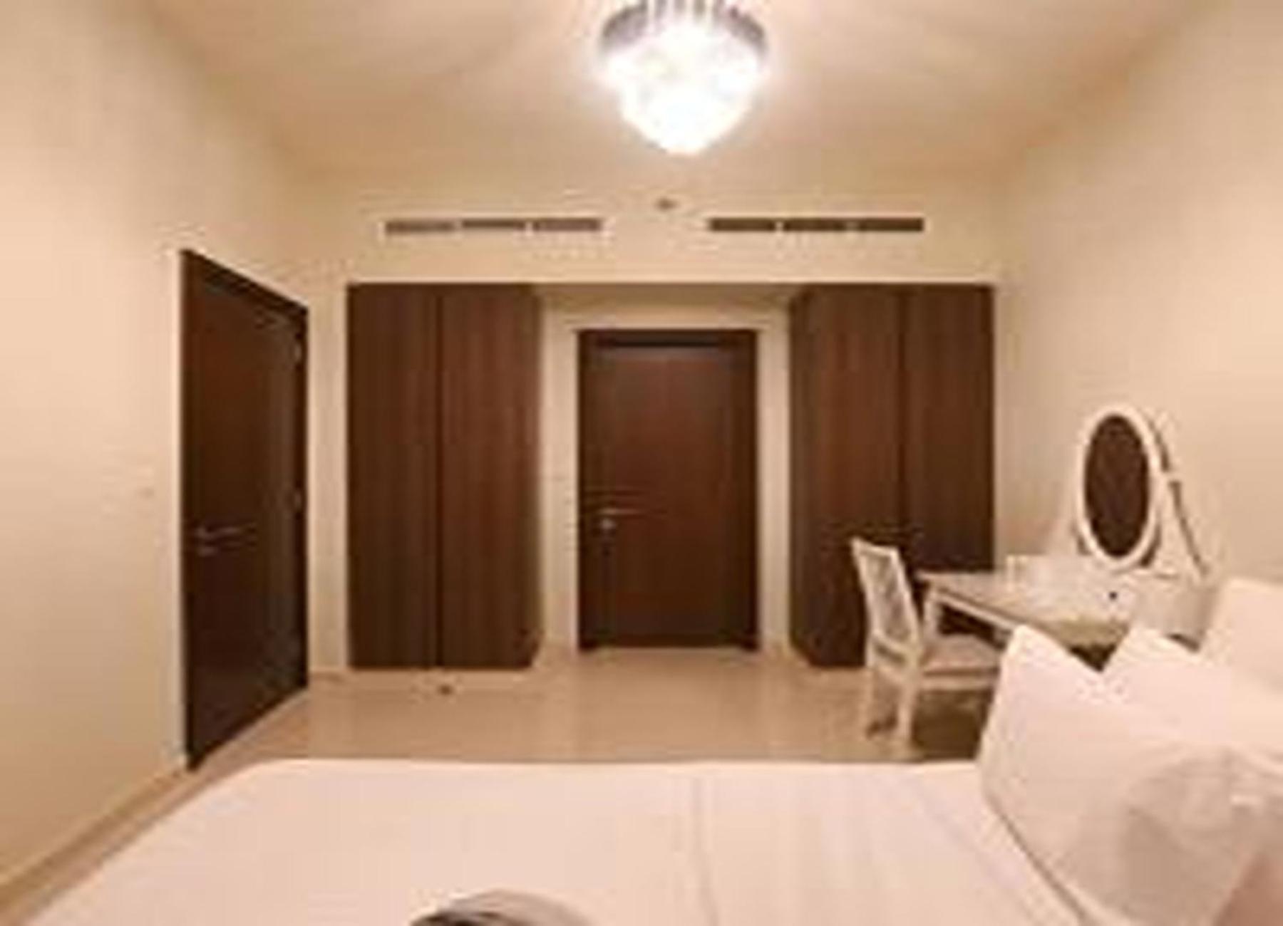 Brown Stone - Canal View Reva Apartment Dubai
