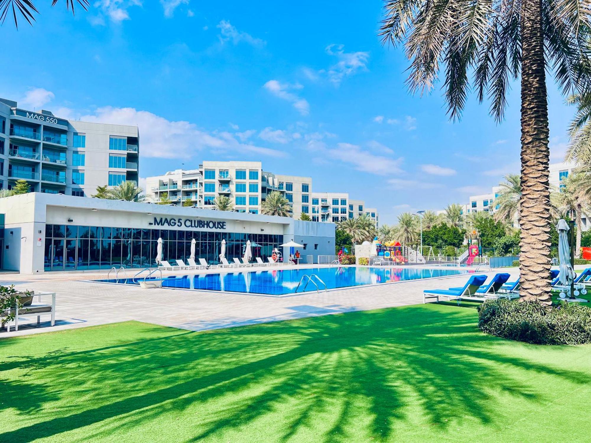 Apartment Spacious One Bedroom , Balcony, Pool & Garden View By Trueurbanbb