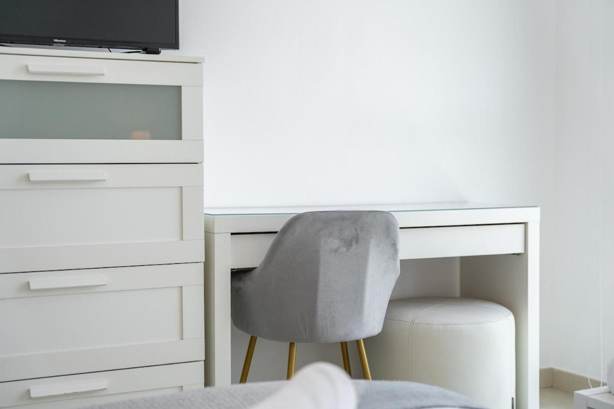 Airy And Cozy 2-bedroom With Marina Views In Dec Tower 2 *