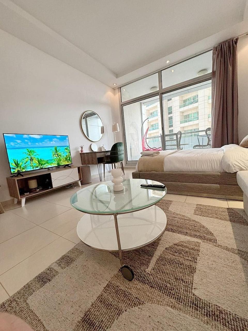 Apartment Chic In Marina Dubai
