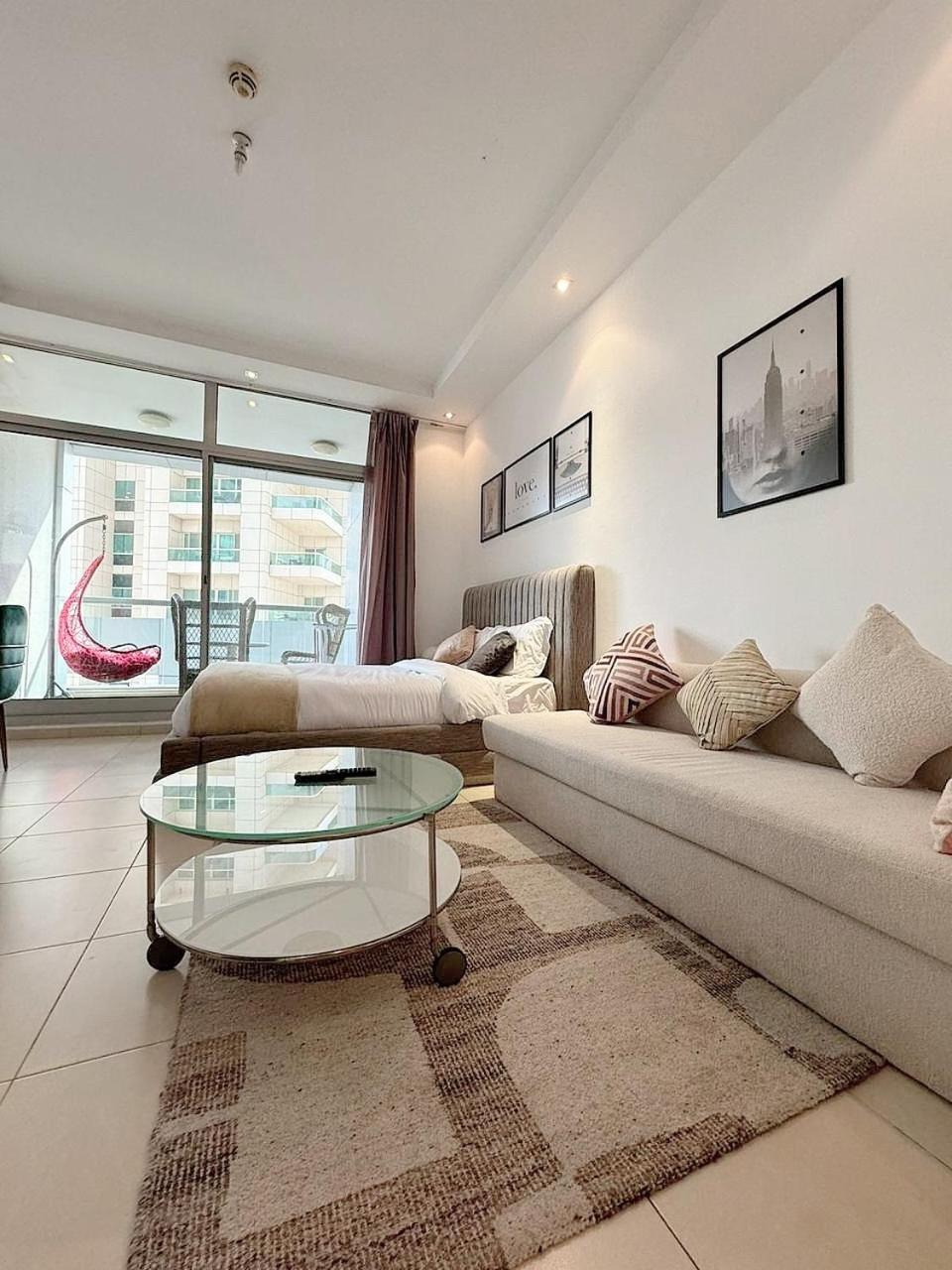 Apartment Chic In Marina Dubai