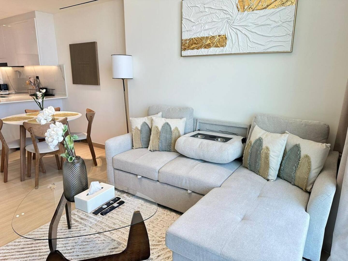 Modern And Stylish 01 Bedroom In Jvc Apartment *