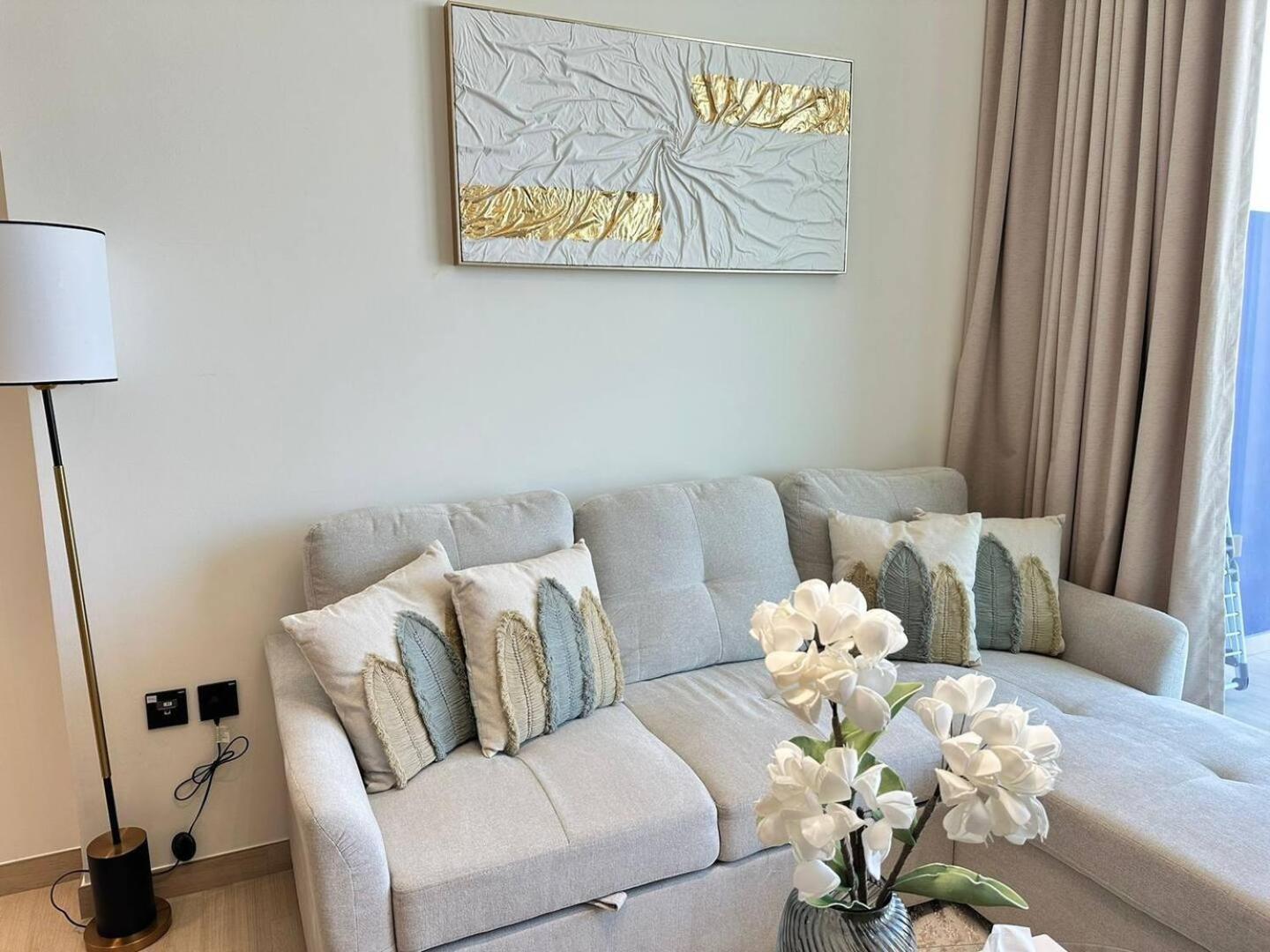 Modern And Stylish 01 Bedroom In Jvc