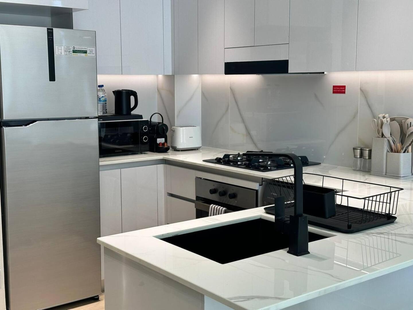 Stylish Loft New 1 Bedroom Apartmet In Jvc *