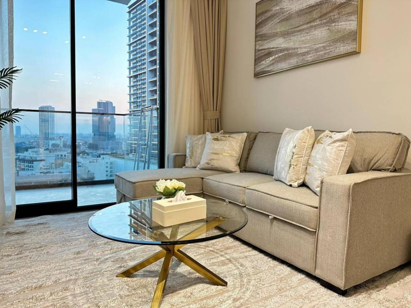 Deluxe 1 Bedroom Fully Furnished In Jvc