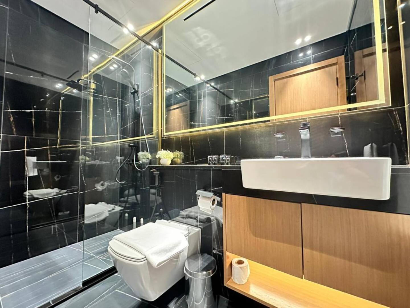 Deluxe 1 Bedroom Fully Furnished In Jvc