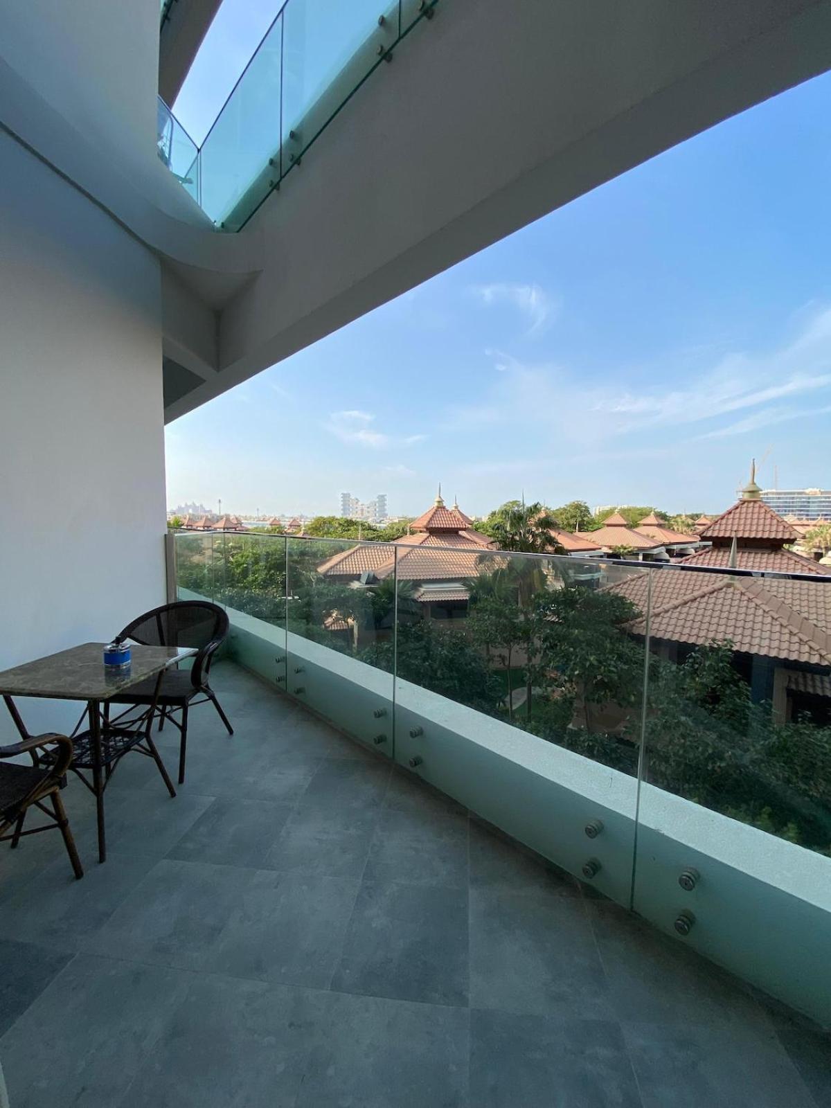 Entire House In Palm Jumeriah With Direct Access To The * Dubai