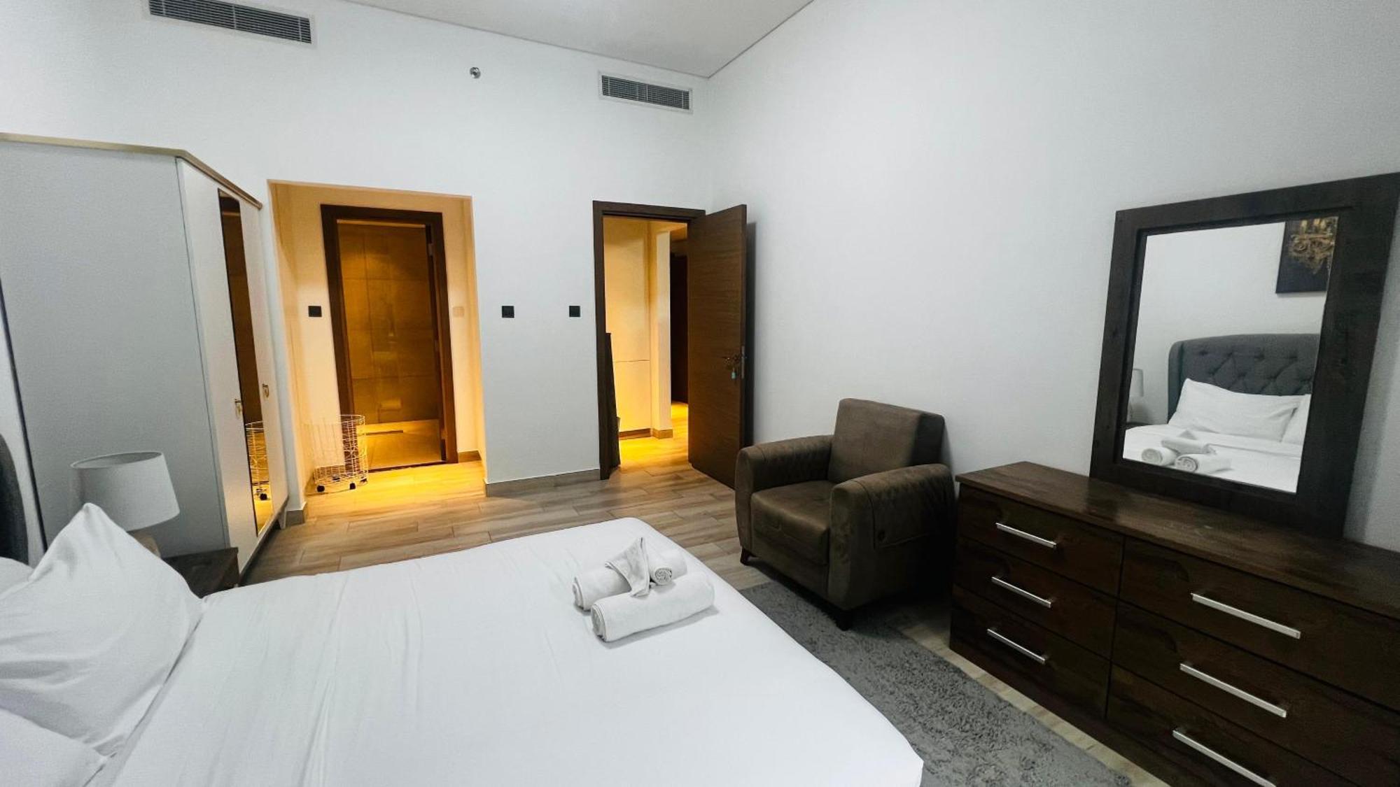 Stylish 1 Bedroom In Jvc Close To Mall 29 Mins To Trade Fair Apartment Dubai