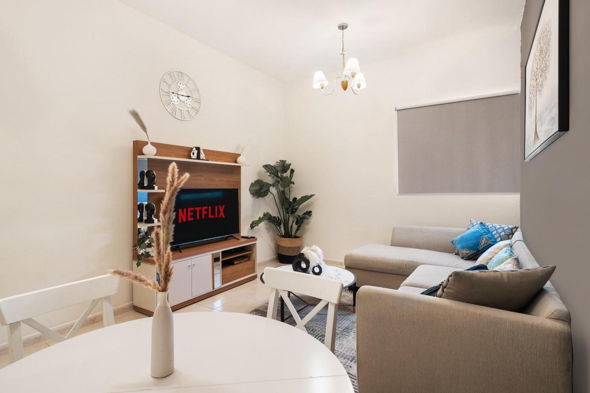 Apartment Cozy 1 Bedroom In Axis 2 Dso Dubai