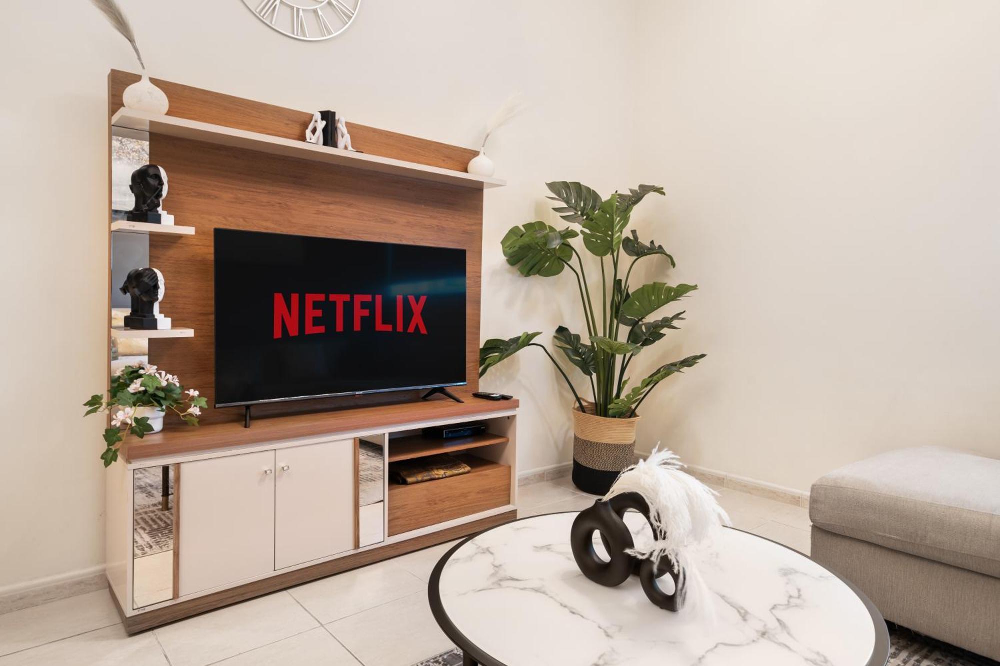 Cozy 1 Bedroom In Axis 2 Dso Apartment *