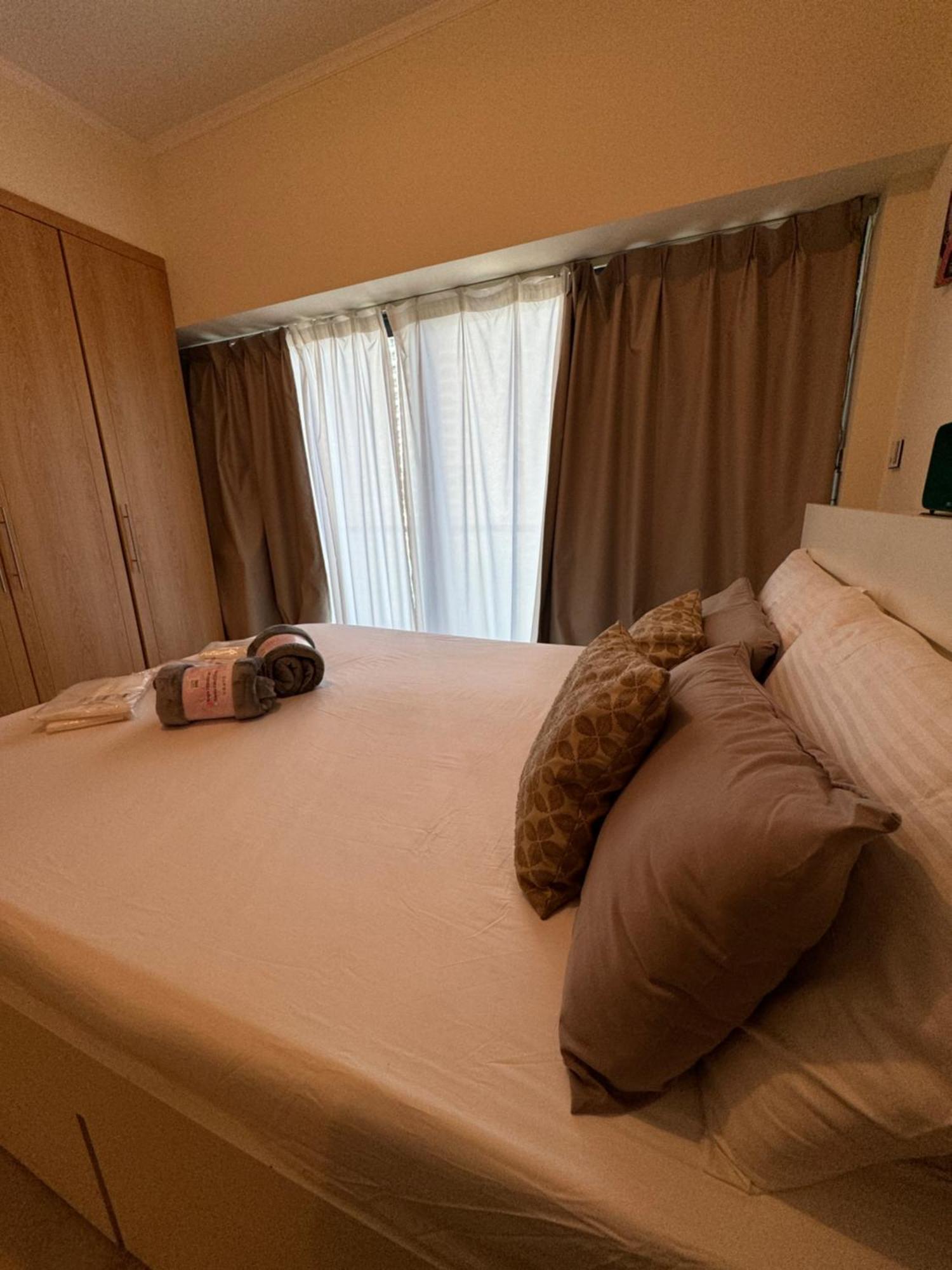 Click - Jlt - & Balcony Lakes View Entire -jn Apartment