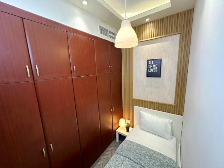 Destination Partition In Tecom Near Metro Homestay
