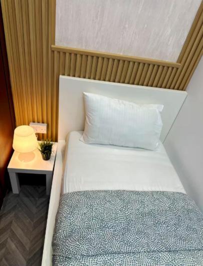 Destination Partition In Tecom Near Metro Homestay