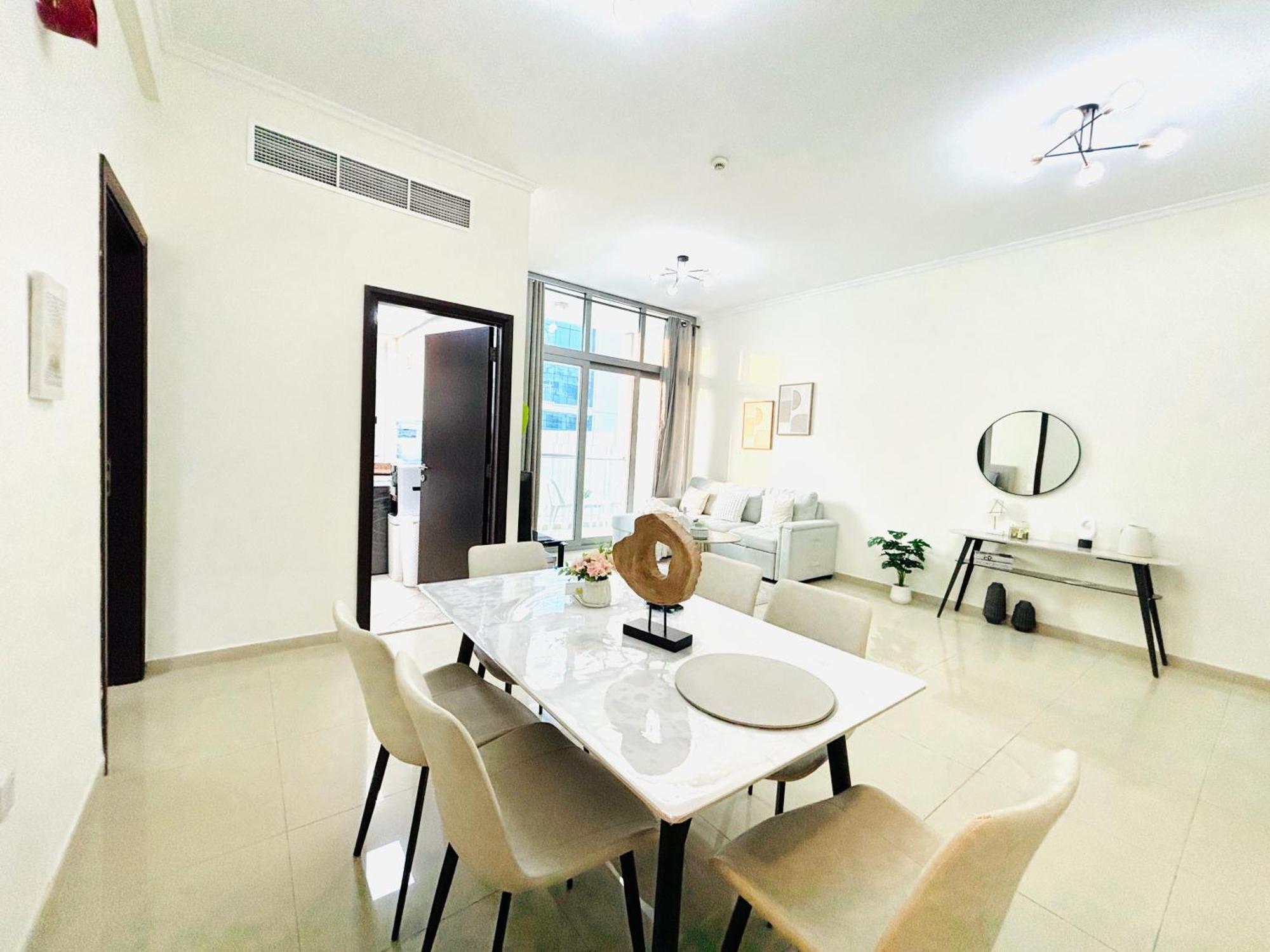 Luxury One Bedroom In Marina Apartment