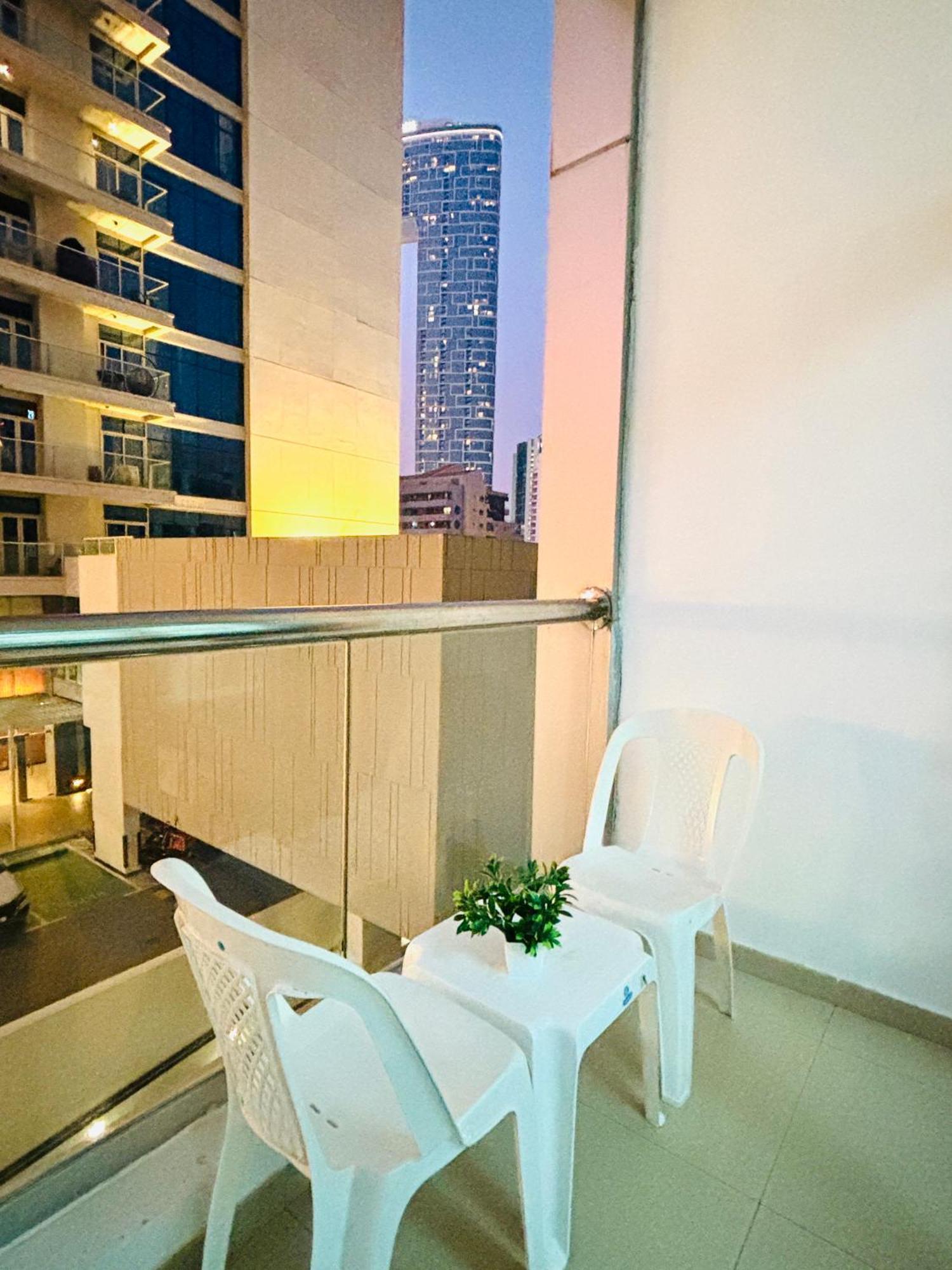 Luxury One Bedroom In Marina Apartment