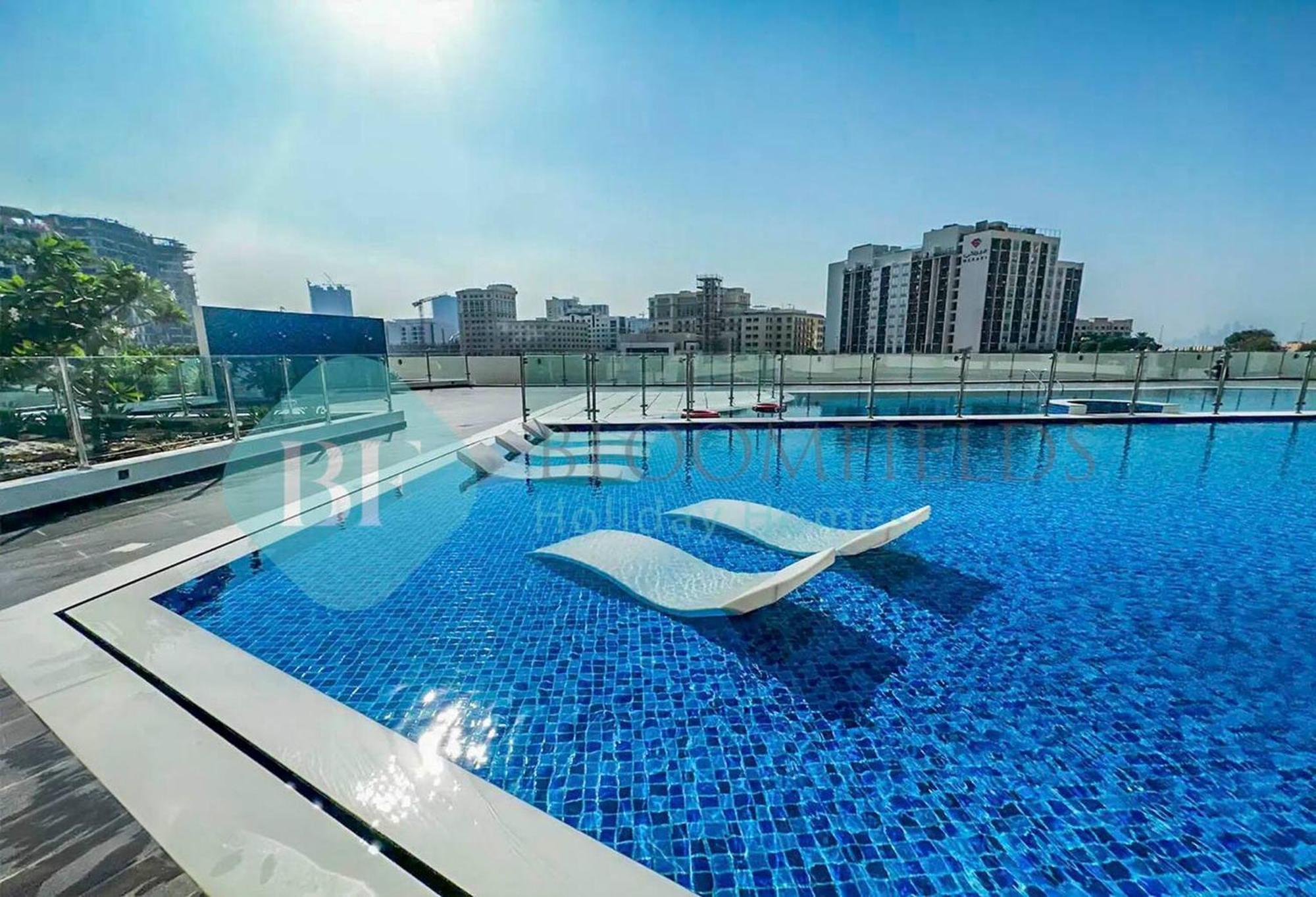 Apartment Bloomfields Luxury Escape In Samana Golf Dubai