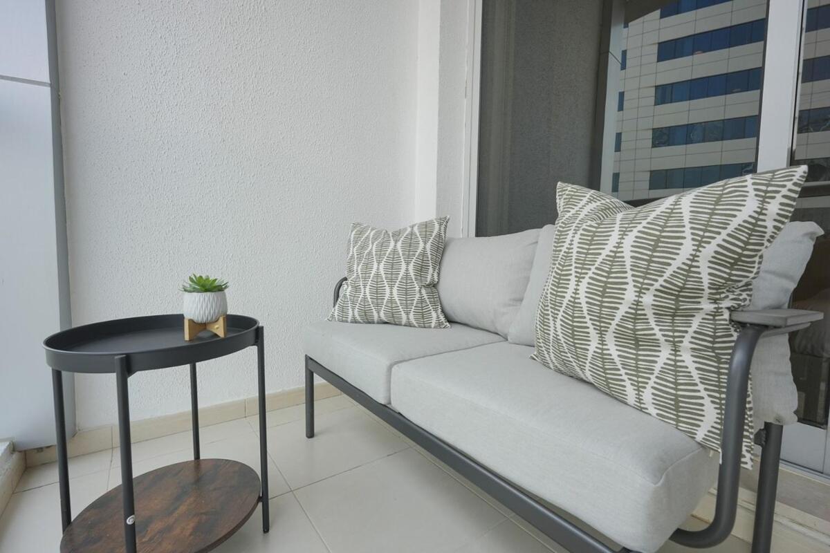Luxurious 4-bedroom Perfect For Families In Marina Apartment Dubai