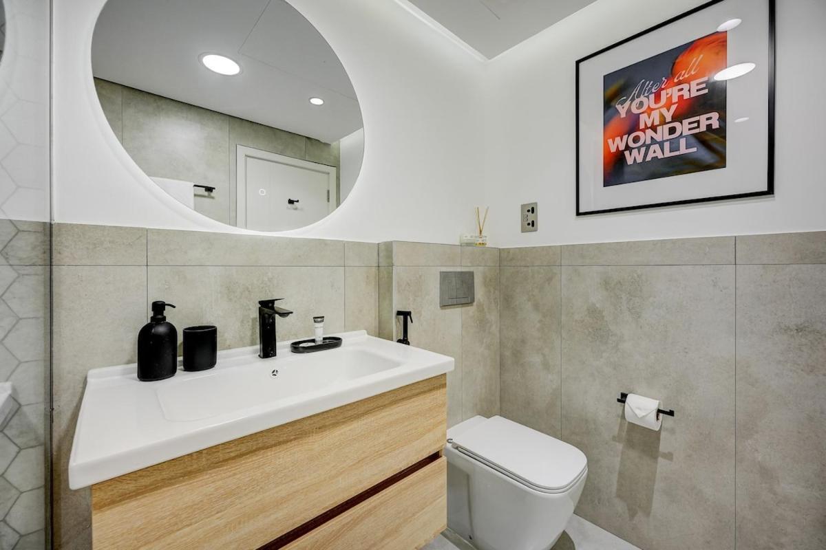 Luxurious 4-bedroom Perfect For Families In Marina Apartment Dubai