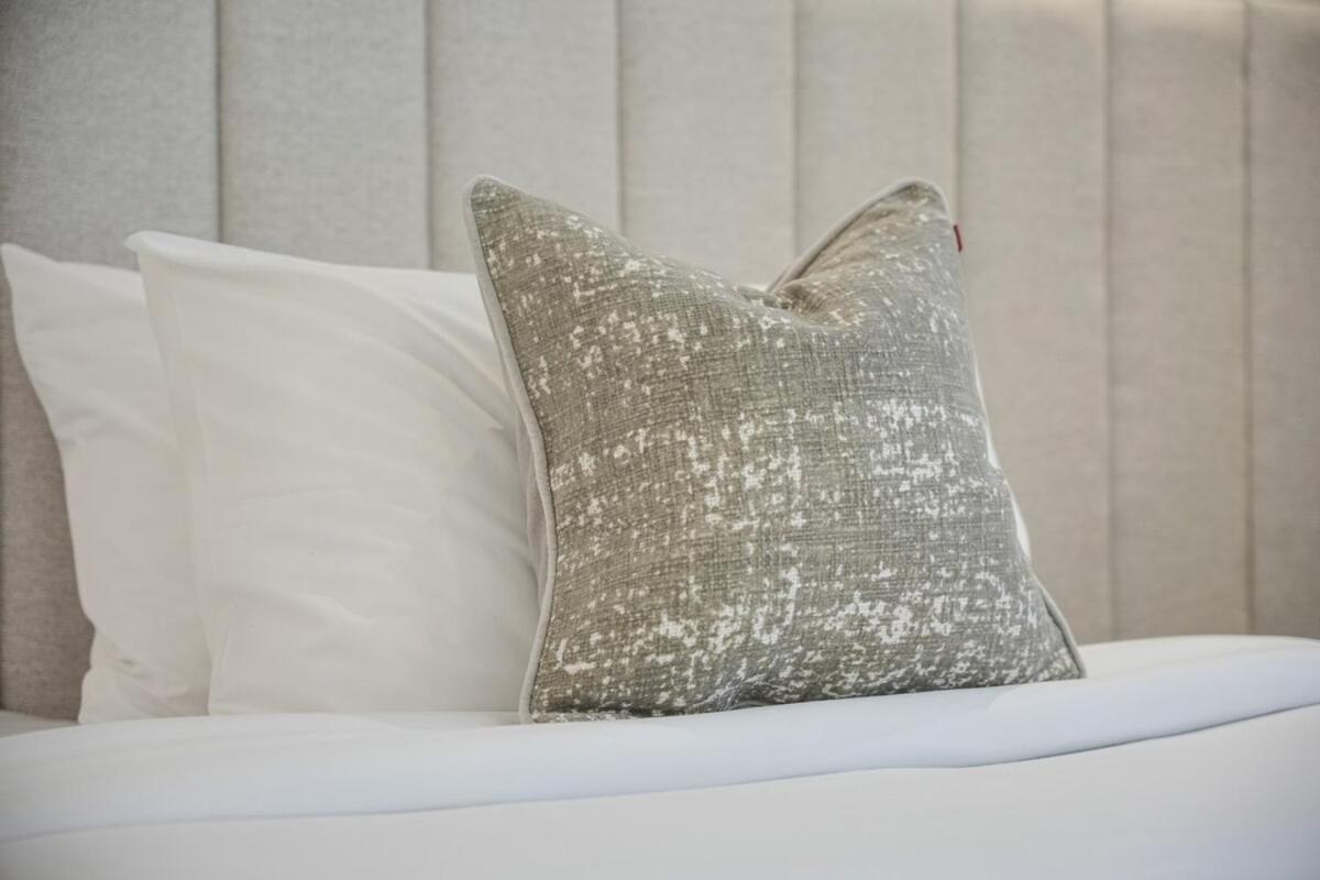 Luxurious 4-bedroom Perfect For Families In Marina Apartment Dubai