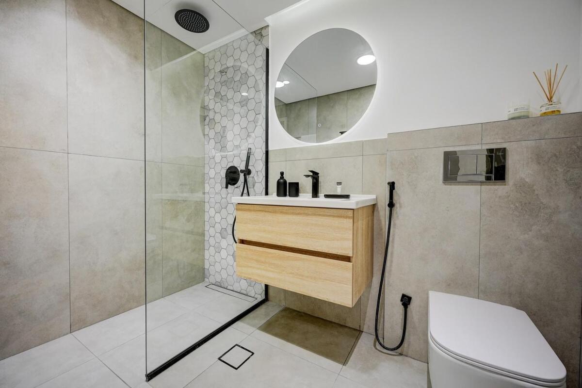 Luxurious 4-bedroom Perfect For Families In Marina Apartment Dubai